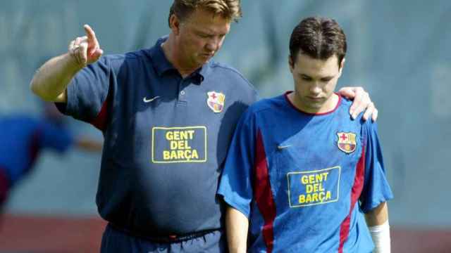 Van Gaal con Andrés Iniesta en el Barça