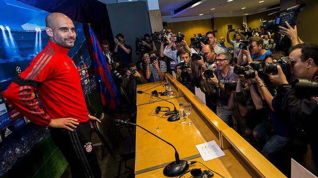 Pep Guardiola regresó a la sala de prensa del Camp Nou como entrenador del Bayern / EFE