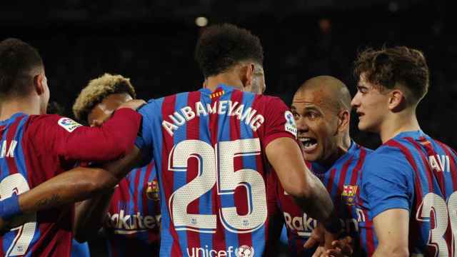 Los jugadores del Barça de Xavi celebran el gol de Aubameyang al Athletic / EFE