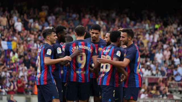 El Barça celebra uno de los goles contra el Elche / LUIS MIGUEL AÑON