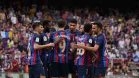 El Barça celebra uno de los goles contra el Elche / LUIS MIGUEL AÑON