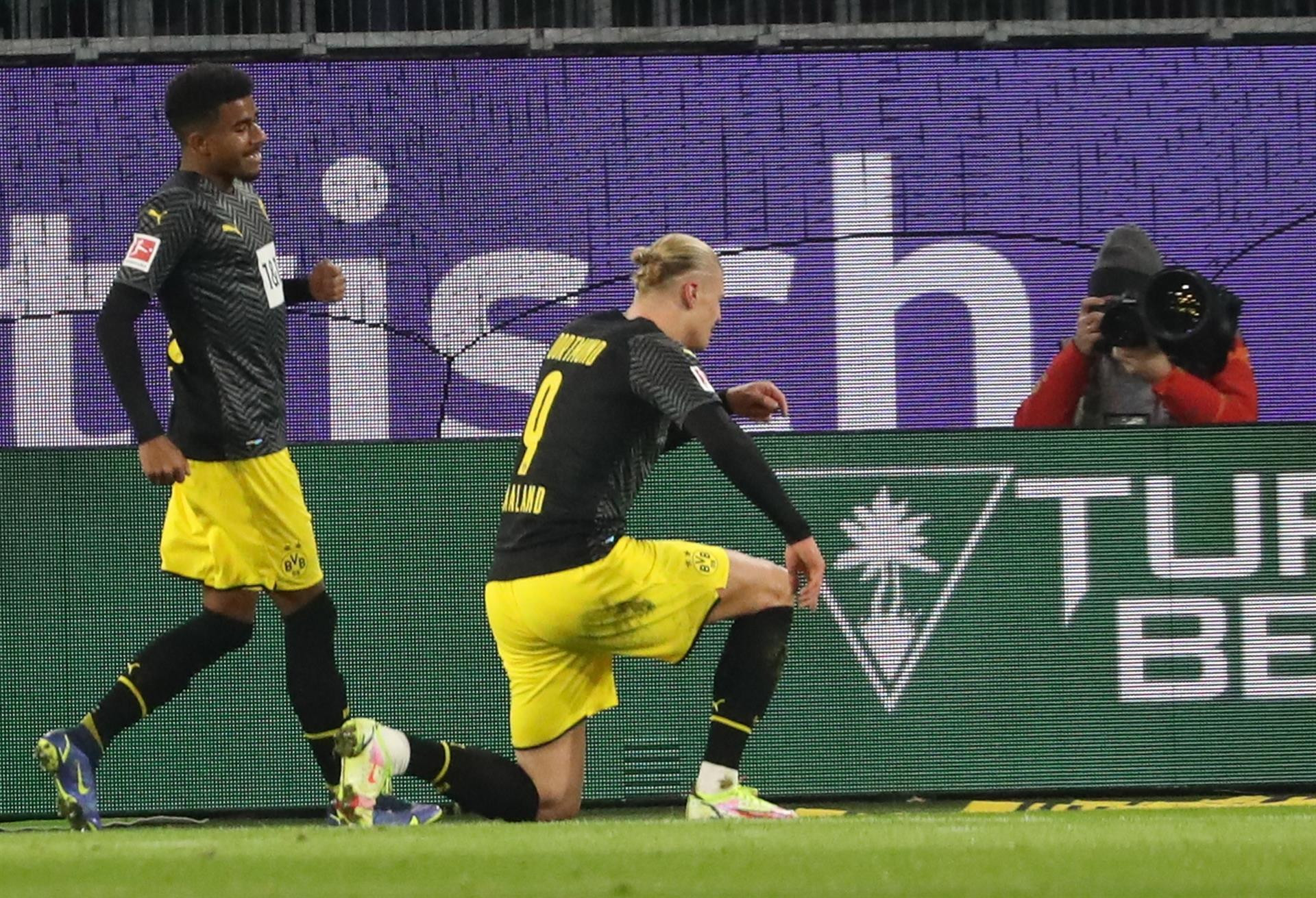 Erling Haaland celebra su último gol ante el Wolfsburgo / EFE