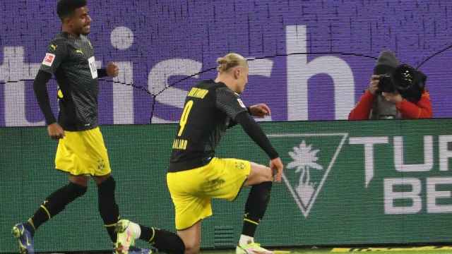 Erling Haaland celebra su último gol ante el Wolfsburgo / EFE