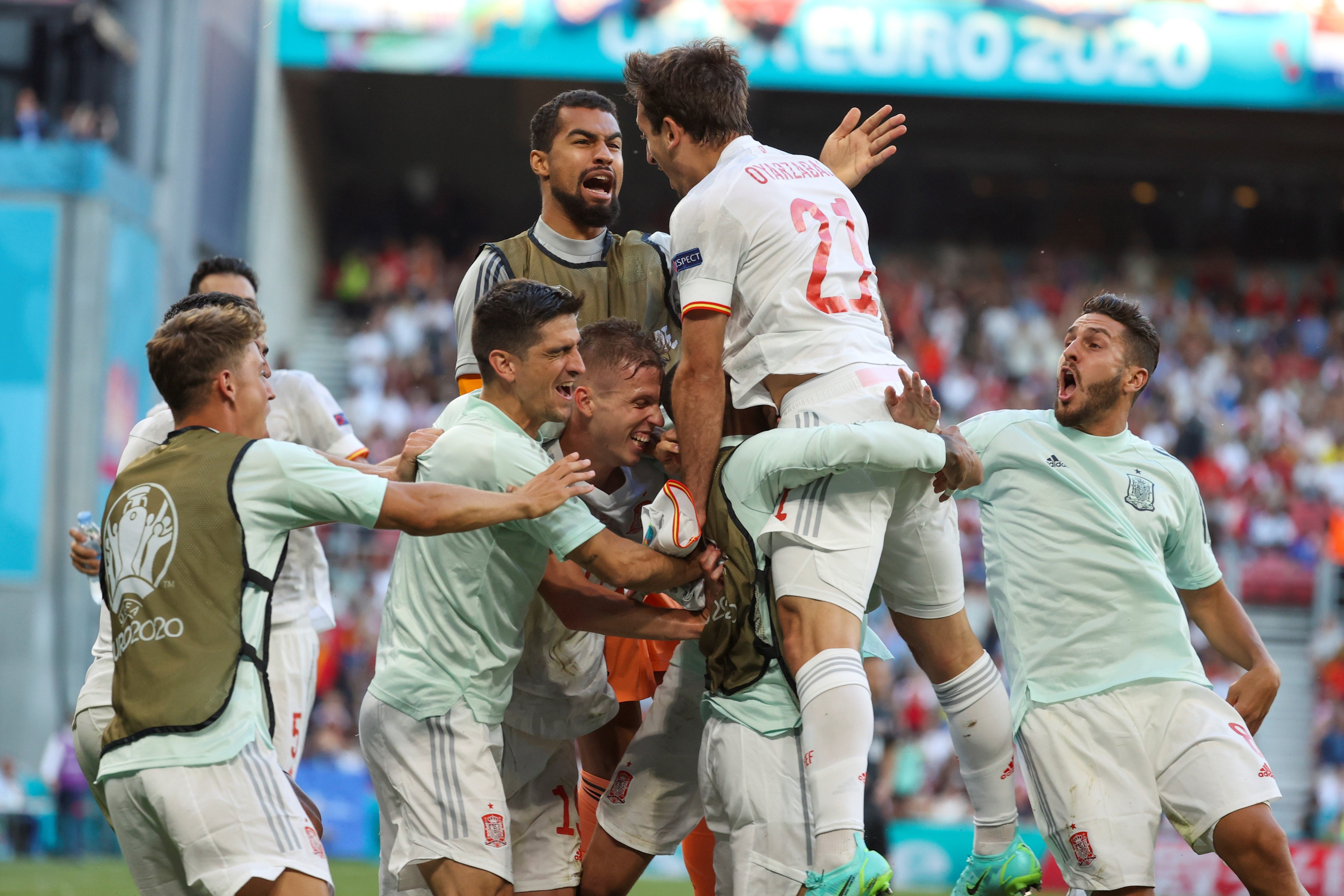 Los jugadores de la selección española celebran uno de los goles contra Croacia, en los octavos de final de la Eurocopa / EFE