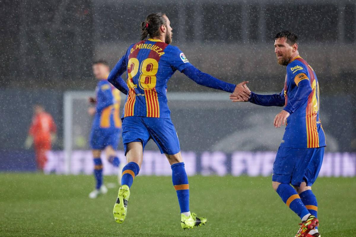 Óscar Mingueza celebra su gol con Leo Messi / EFE