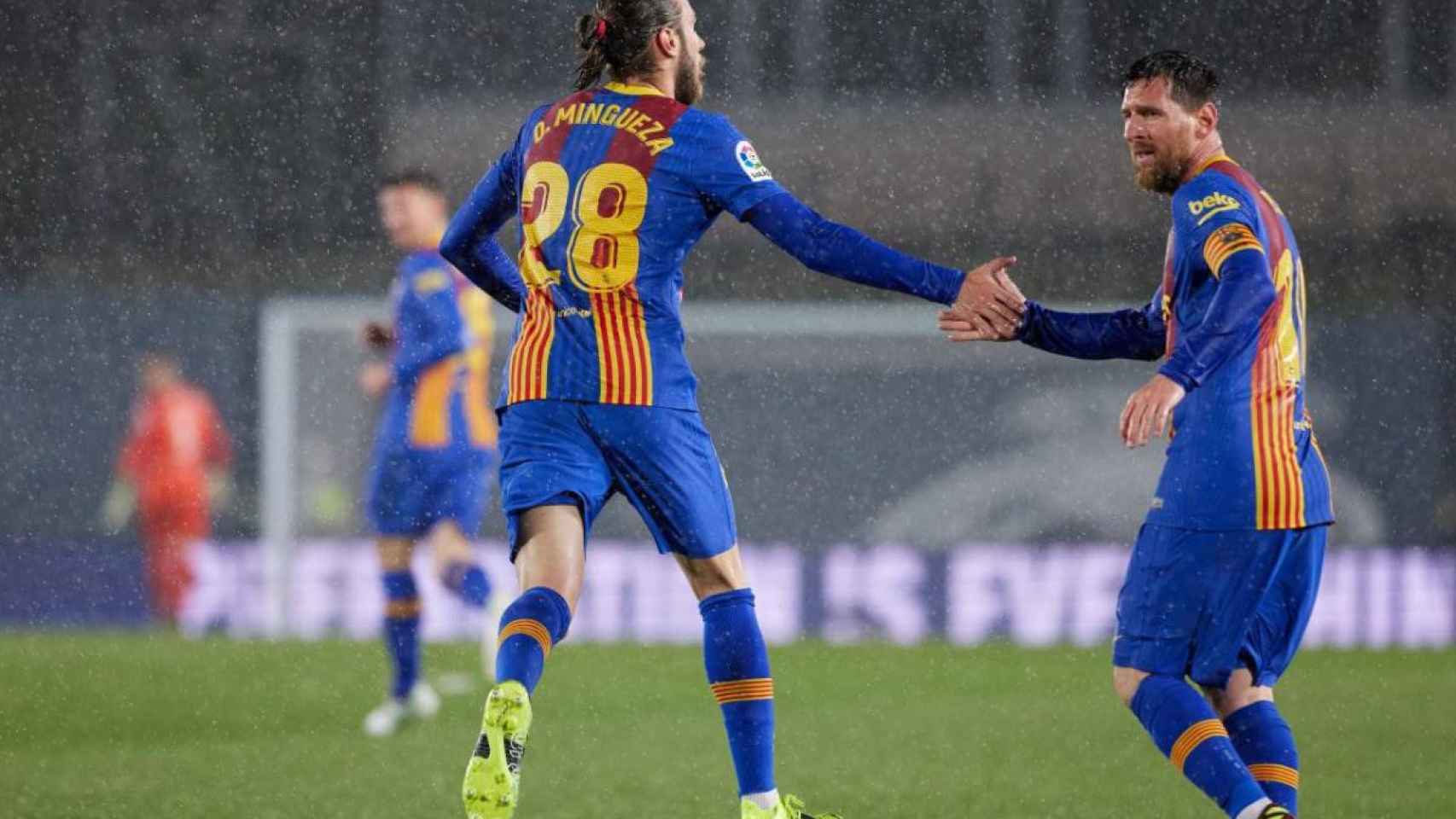 Óscar Mingueza celebra su gol con Leo Messi / EFE
