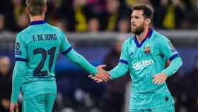 Messi saluda a De Jong en un encuentro de Champions | EFE