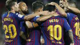 Los jugadores del Barça celebran un gol ante el Alavés / EFE
