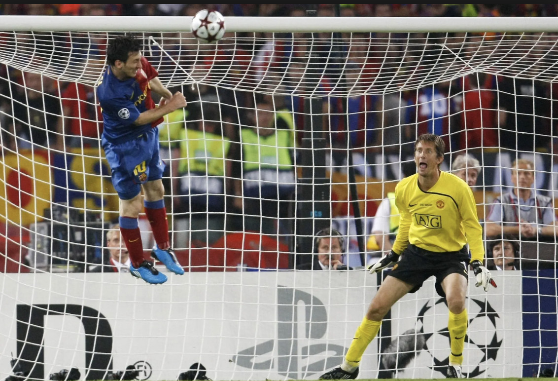 Una foto de Leo Messi y su gol de cabeza en la final de 2009 ante el Manchester United / Twitter
