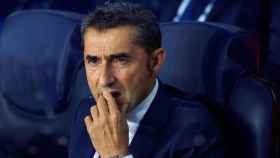 Ernesto Valverde en el banquillo del Barça / EFE