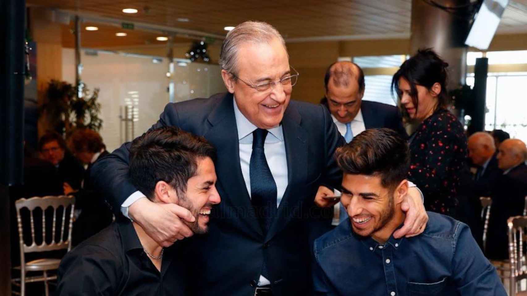 Florentino Pérez junto a Isco y Marco Asensio en la comida de Navidad del Real Madrid / Real Madrid