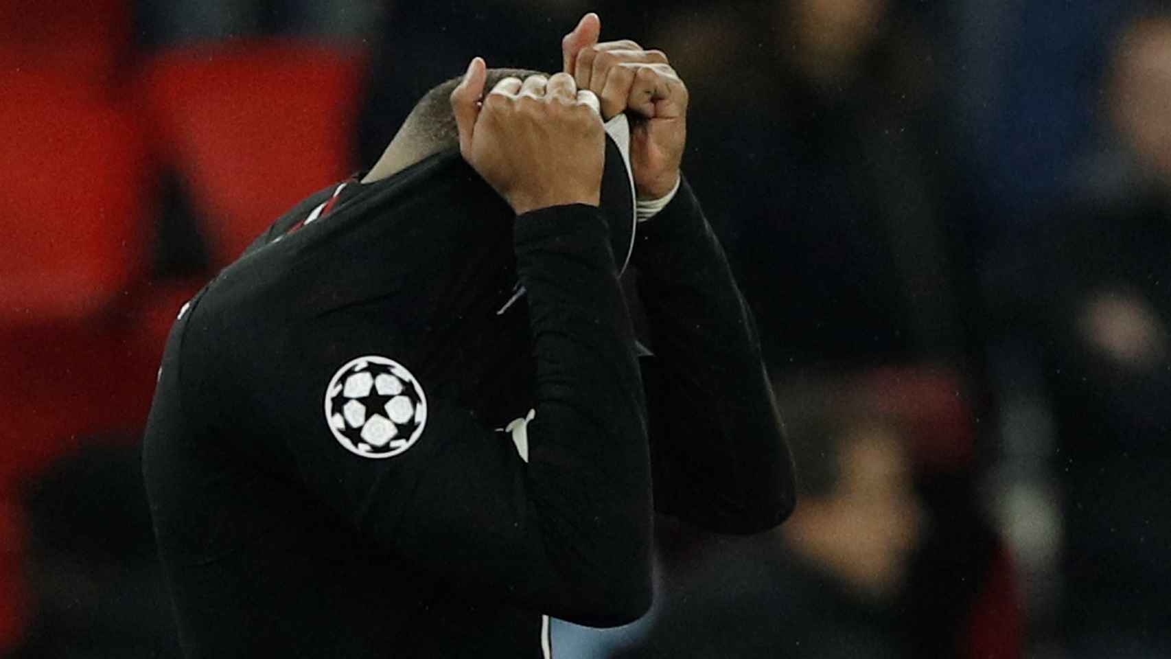 Kylian Mbappé se lamenta en un partido del PSG / EFE