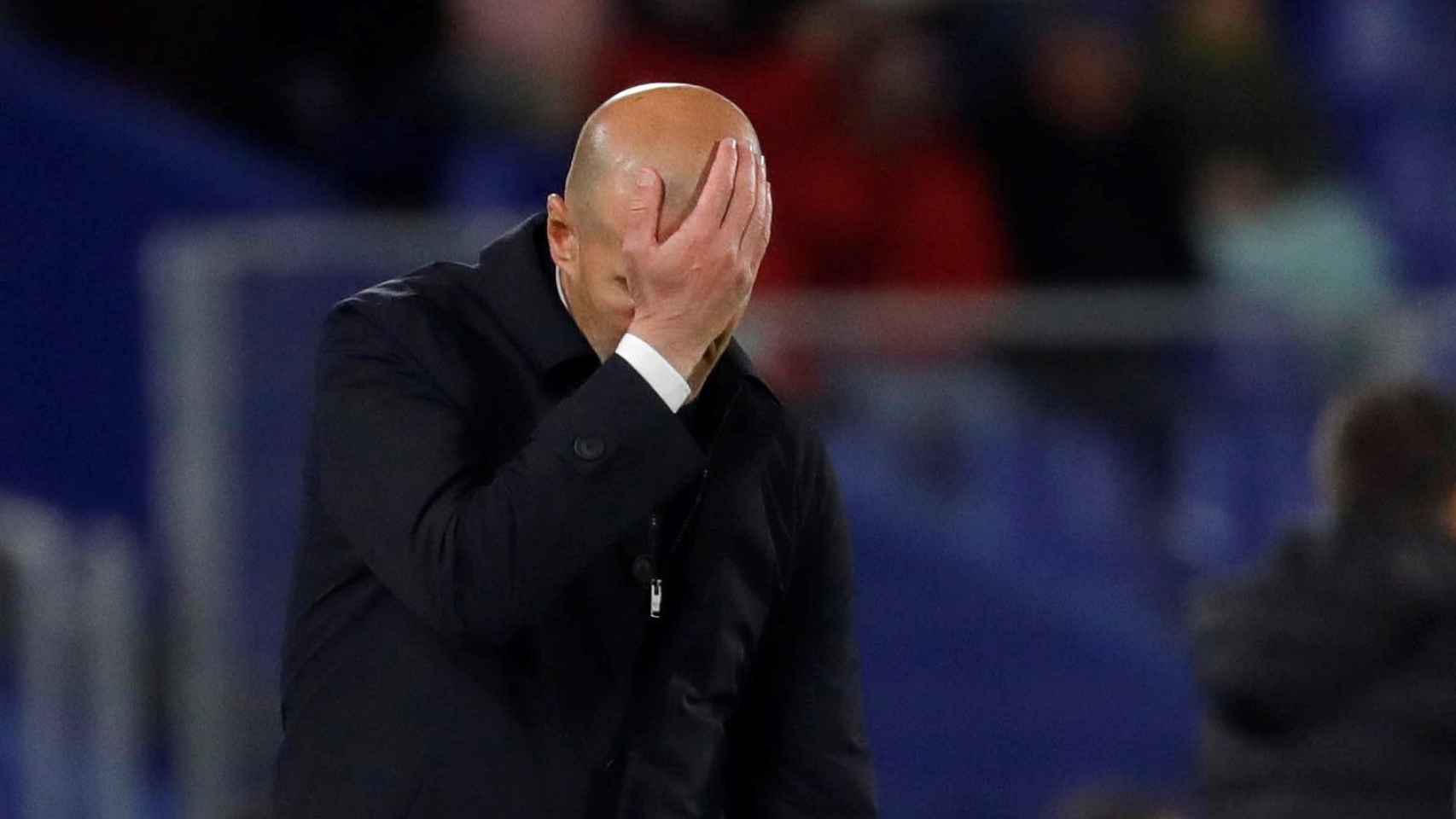 Zidane lamentando una ocasión en el Getafe-Real Madrid / EFE