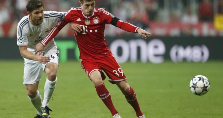 Xabi Alonso y Toni Kroos durante un Bayern-Real Madrid