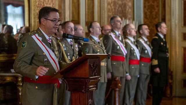 El inspector general del Ejército, el teniente general Manuel Busquier, interviene en un acto de las Fuerzas Armadas en Barcelona / EUROPA PRESS
