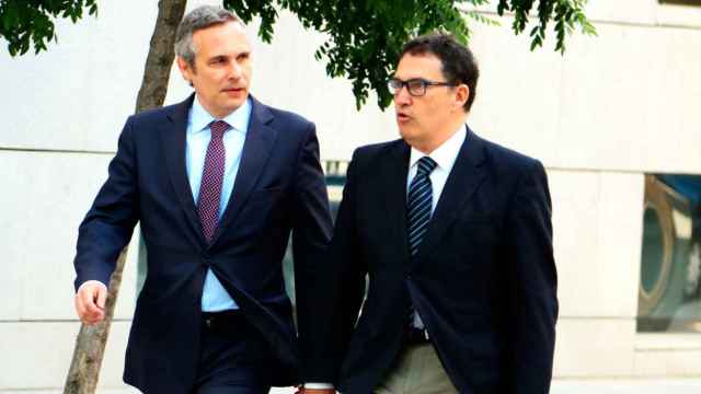 Josep Lluís Alay (i), jefe de gabinete de Puigdemont, y Jaume Alonso-Cuevillas, en la AN en Madrid / CG