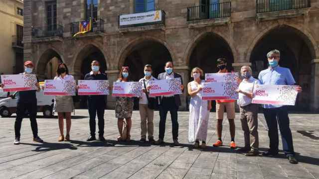 Presentación de la campaña 'Som Molts' de SCC en la Plaza Mayor de Manresa (Barcelona) / SOCIETAT CIVIL CATALANA