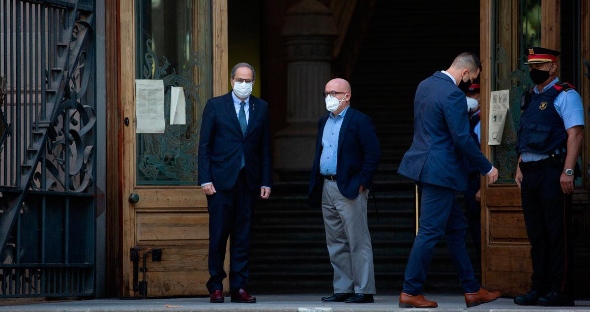 El presidente de la Generalitat, Quim Torra (i), junto a su abogado, Gonzalo Boye (d), en las puertas del TSJC / EP