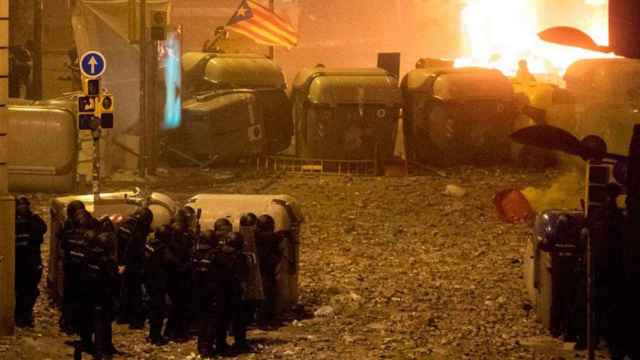 Imagen de la guerrilla independentista en Barcelona / EFE