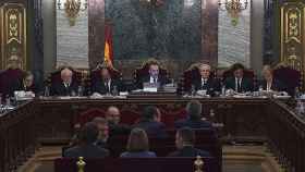 Los magistrados que forman parte del Tribunal Supremo, presididos por Manuel Marchena, y los juzgados de espaldas / EFE