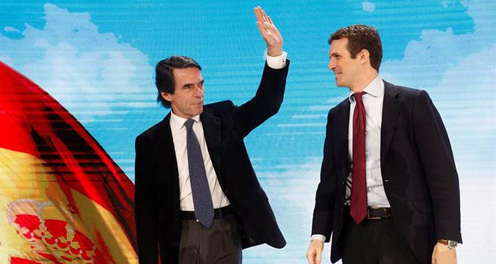 El expresidente José María Aznar, junto al actual líder del PP, Pablo Casado, en la Convención del partido / EFE