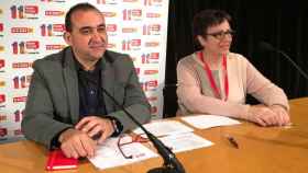 El secretario general de CCOO de Cataluña, Javier Pacheco (i), y la portavoz del sindicato, Montse Ros (d), en una imagen de archivo / CG