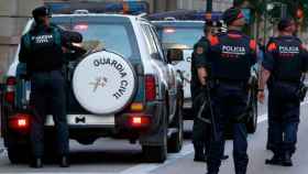 Efectivos de Guardia Civil y Mossos d'Esquadra, el pasado 20 de septiembre en Barcelona / EFE