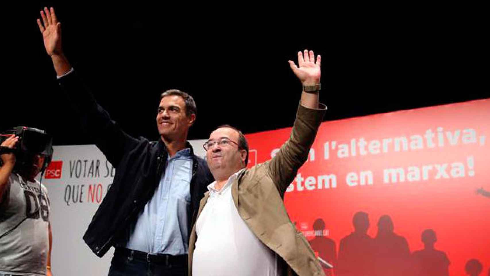 Pedro Sánchez (i), secretario general del PSOE, junto a Miquel Iceta (d), líder del PSC, este sábado en un acto del partido en Badalona / EFE