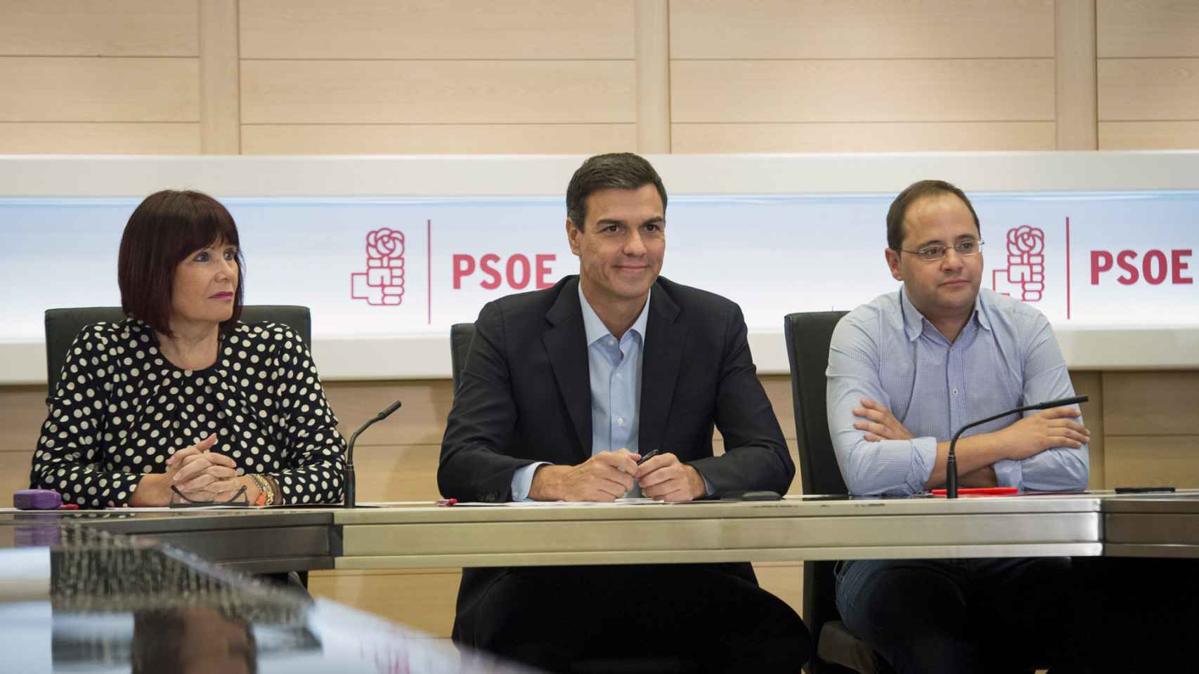 Micalea Navarro, Pedro Sánchez y César Luena en una imagen de archivo / EFE