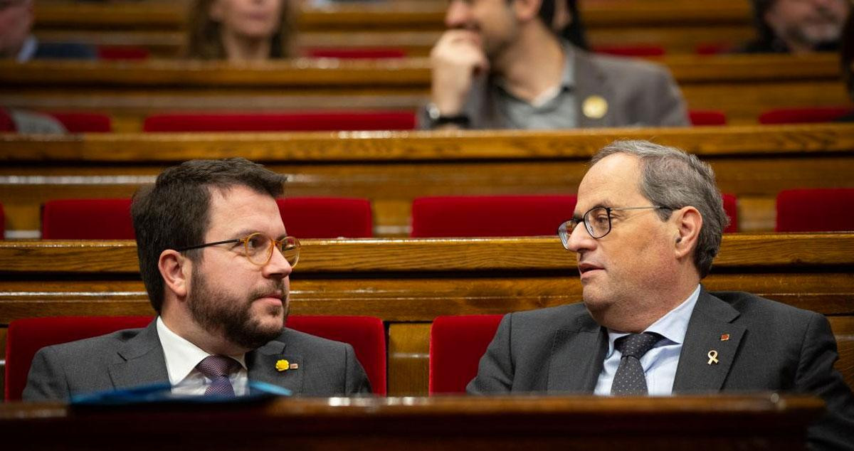 Pere Aragonès (ERC) y Quim Torra (JxCAT), protagonistas de las noticias de hoy, durante una sesión plenaria del Parlament / EUROPA PRESS