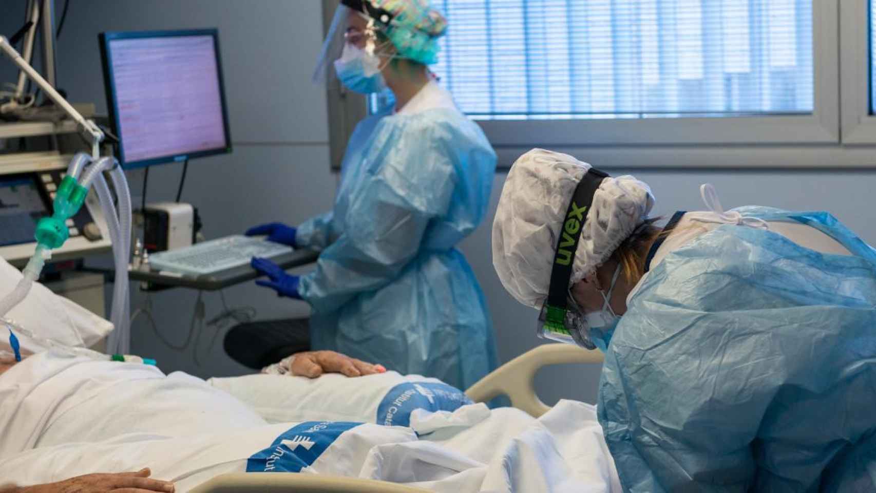 Una UCI del Hospital Josep Trueta de Girona en plena pandemia de coronavirus / EUROPA PRESS