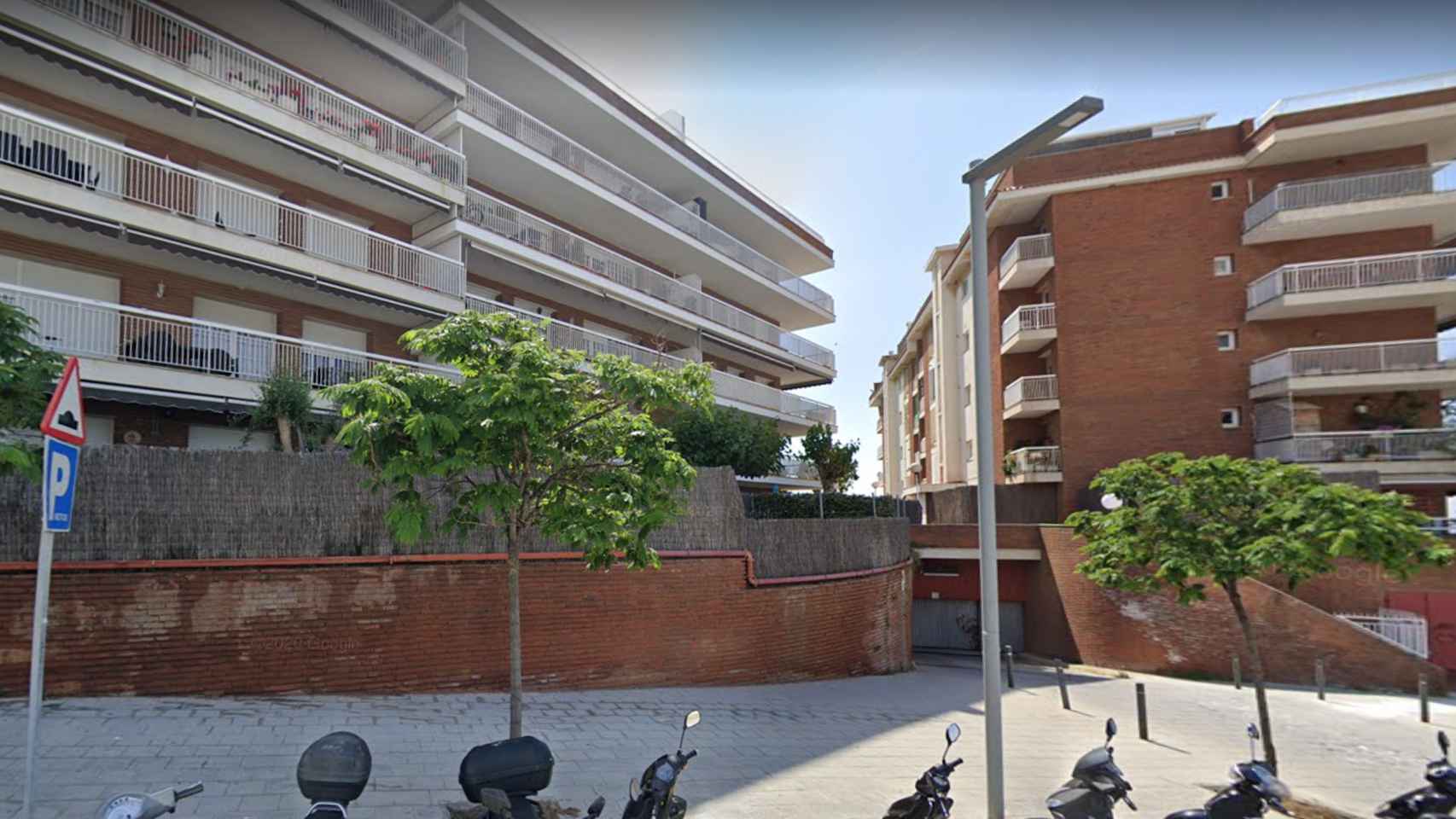 Edificios del camino del Pla de la Torreta, en Sant Andreu de Llavaneres, Barcelona, donde se ha incendiado la casa de una familia / GOOGLE MAPS