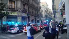 Ocho dotaciones de los bomberos acudieron a apagar el incendio de Ciutat Vella / CG