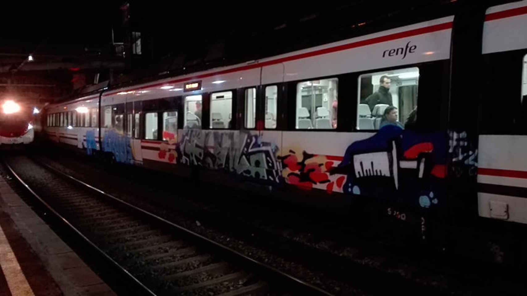 Ataque con pintadas en un tren de Rodalies / CG