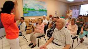 Imagen de una sesión de terapia para personas mayores con alzhéimer / EFE
