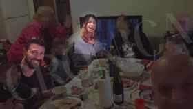 Pedro comiendo con la familia de Rosa antes de su muerte / CG
