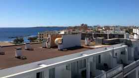 Imagen de hoteles y apartamentos de una playa de Mallorca, Baleares, donde se produjeron las falsas denuncias por intoxicaciones