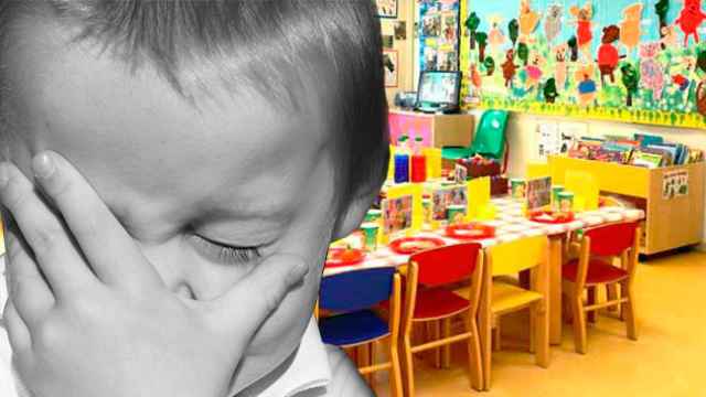 Un niño triste ante una imagen de una clase de párvulos del Oak House School | Fotomontaje CG