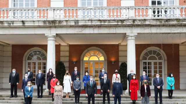 El Gobierno al completo, a las puertas del palacio de la Moncloa / EP