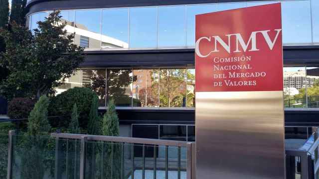El Gobierno transpone una directiva facilitará las denuncias anónimas a la CNMV para evitar abusos de poder en los mercados