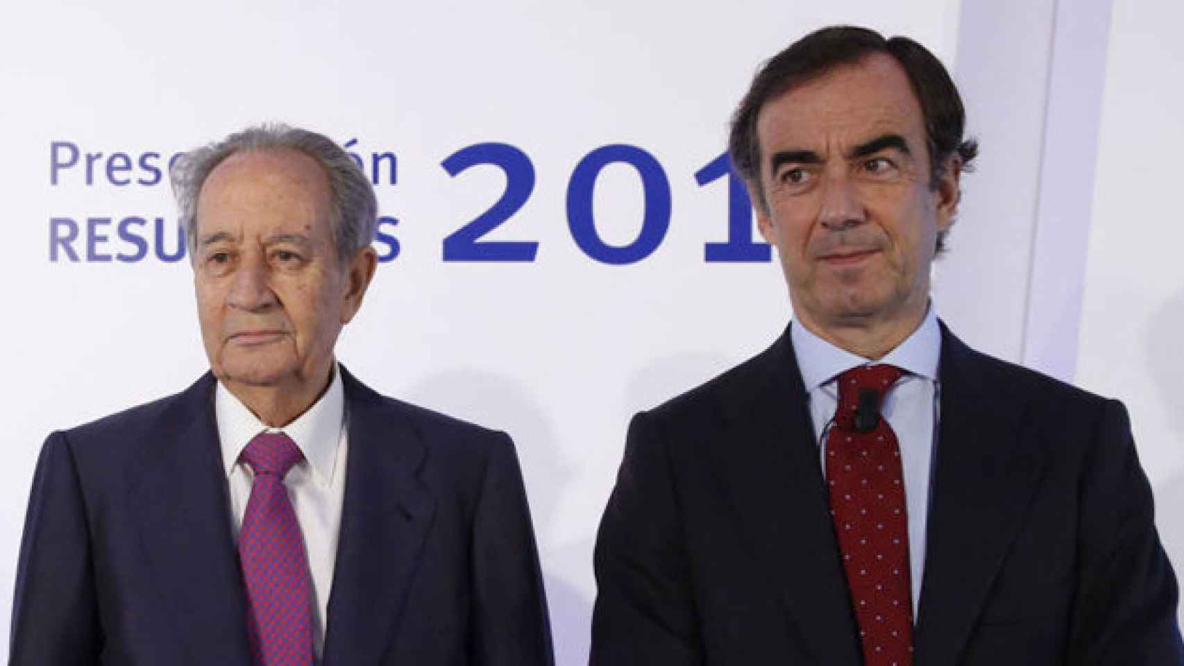 Juan Miguel Villar-Mir hijo (i) y Villar-Mir padre (d) en la junta de accionistas del año pasado de OHL / EFE