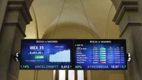 Los paneles de la Bolsa de Madrid en una imagen tomada al mediodía, cuando el Ibex subía el 1,44% / EFE