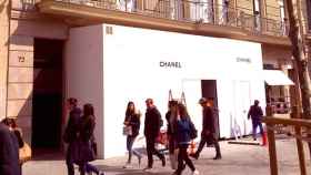 Chanel reabrirá su tienda en Barcelona en verano, configurando una 'manzana del lujo' junto a Dior y el hotel Majestic.