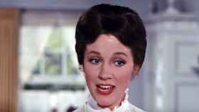 Mary Poppins, en una escena de la película de 1964.