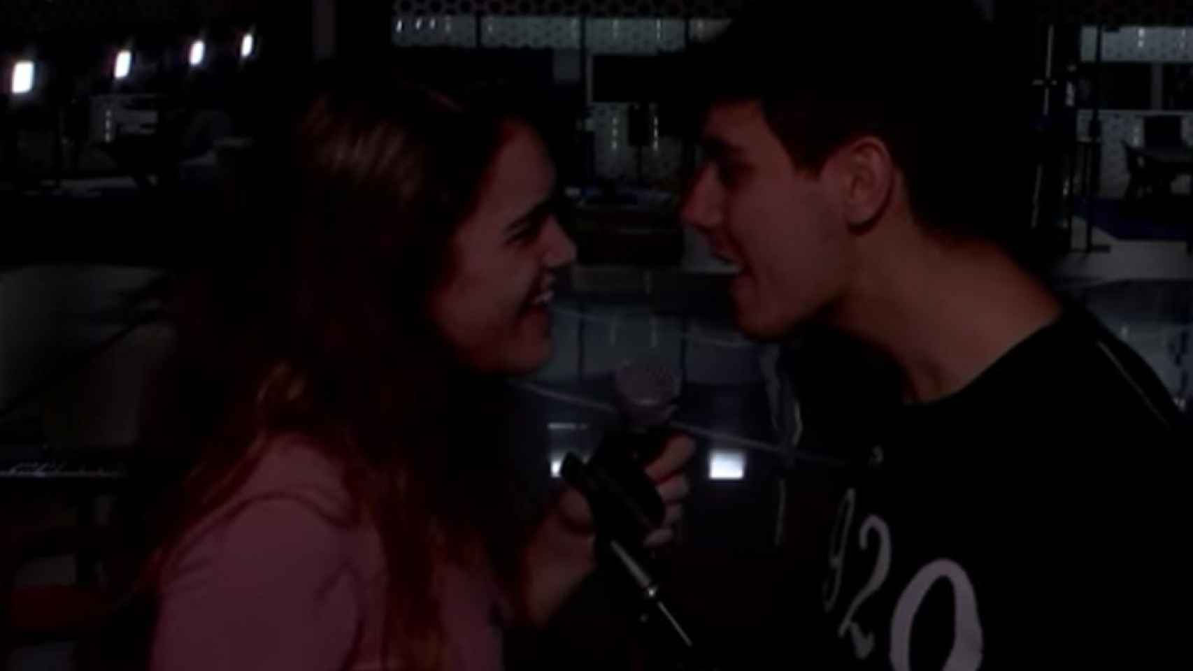 Alfred y Amaia antes de fundirse en un tremendo beso en 'Operación Triunfo'/ CD