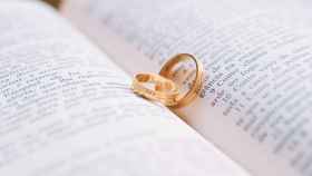 Dos anillos de bodas para marido y mujer / PIXABAY
