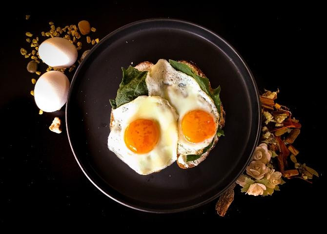Huevos, un alimento rico en colágeno / Coffeefy Workafe en UNSPLASH