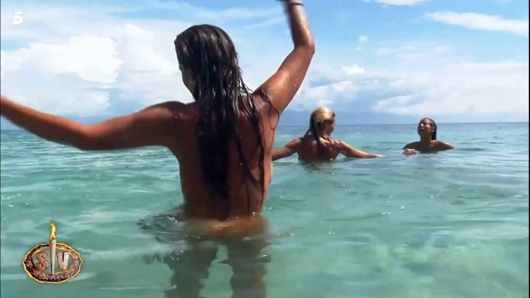 VÍDEO] ¡Al desnudo! El baño nudista de tres concursantes de 'Supervivientes'