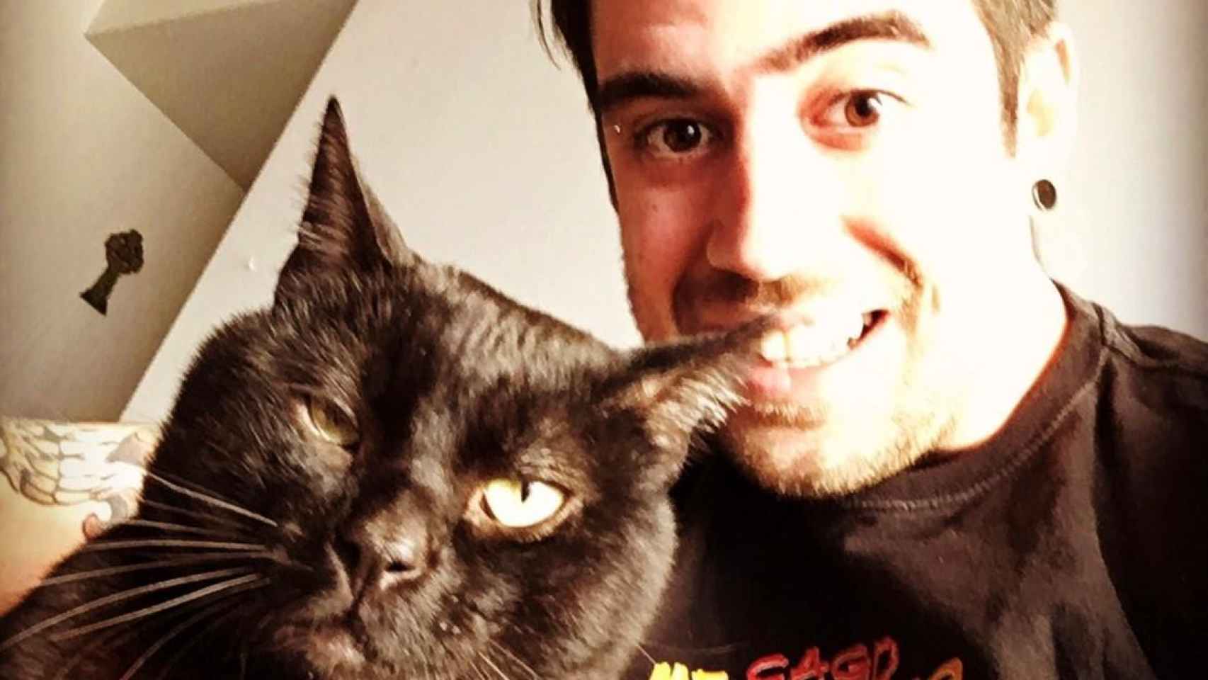 El 'streamer' español, Auronplay, junto a su gato fallecido, Don Gato / TWITTER