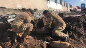Soldados trabajando para extraer la bomba / MINISTERIO DE DEFENSA DE ITALIA
